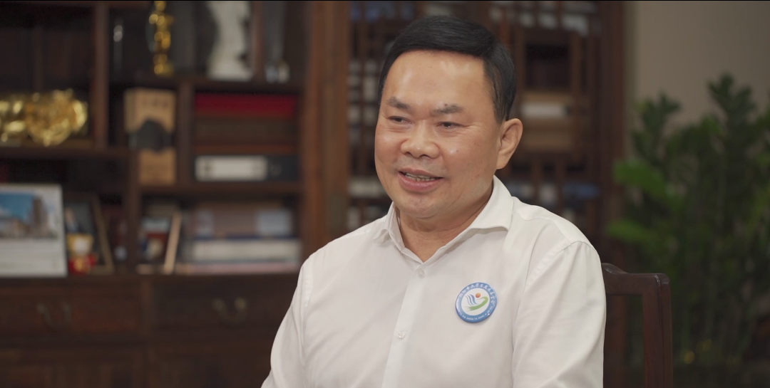 公益的力量丨中裝建設董事長莊重：慕賢思齊，大山儒商丹心為公益